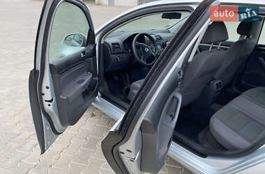Хетчбек Volkswagen Golf 2005 в 