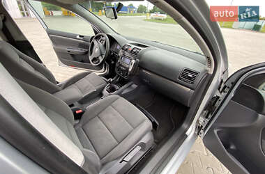 Хетчбек Volkswagen Golf 2005 в 