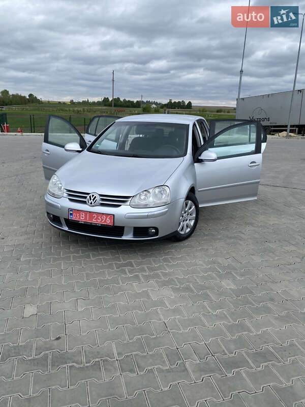 Хэтчбек Volkswagen Golf 2005 в Луцке