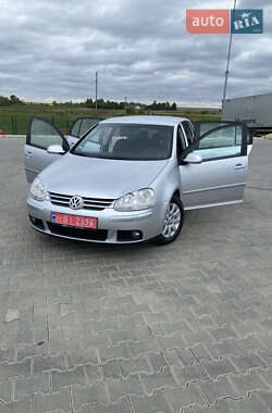 Хетчбек Volkswagen Golf 2005 в 