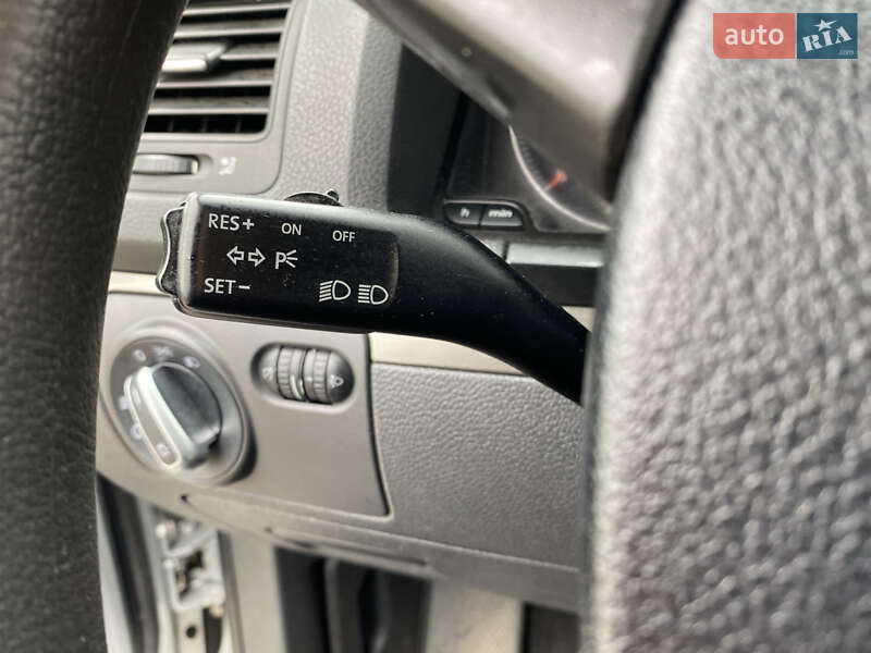 Хэтчбек Volkswagen Golf 2005 в Луцке