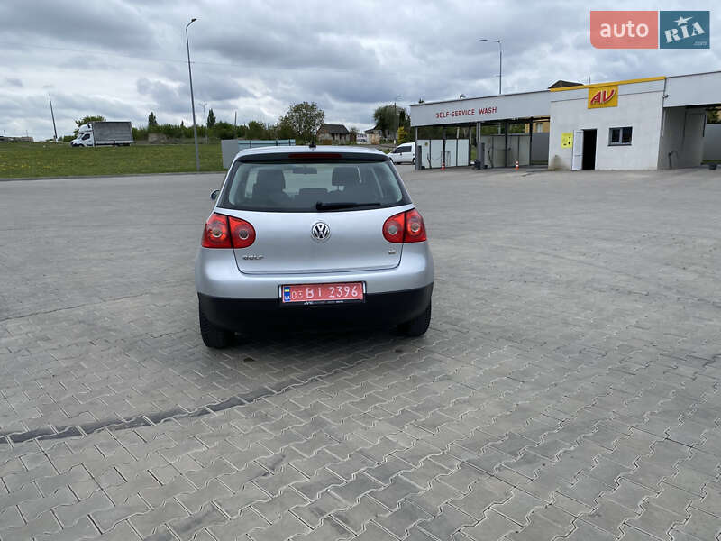 Хэтчбек Volkswagen Golf 2005 в Луцке
