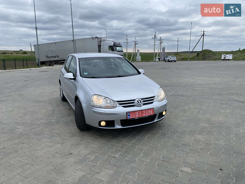 Хэтчбек Volkswagen Golf 2005 в Луцке