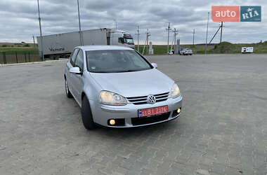 Хетчбек Volkswagen Golf 2005 в 