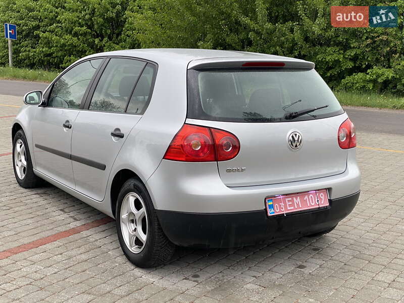 Хэтчбек Volkswagen Golf 2004 в Одессе