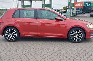 Хетчбек Volkswagen Golf 2015 в 
