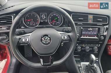 Хетчбек Volkswagen Golf 2015 в 