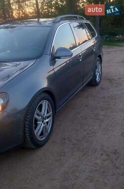 Универсал Volkswagen Golf 2009 в Сарнах