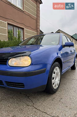 Хэтчбек Volkswagen Golf 2000 в 