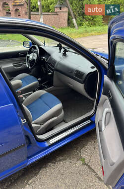 Хэтчбек Volkswagen Golf 2000 в 