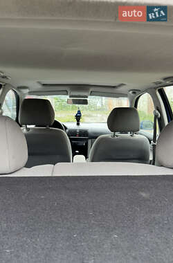 Хэтчбек Volkswagen Golf 2000 в 