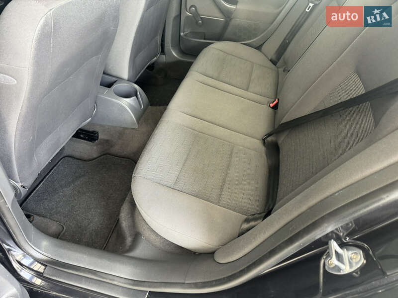 Хетчбек Volkswagen Golf 2006 в Чернівцях