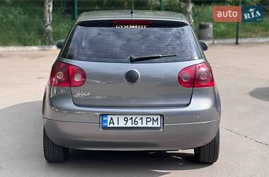 Хэтчбек Volkswagen Golf 2005 в 