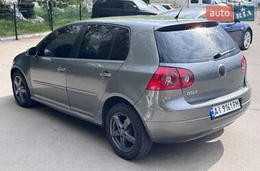 Хэтчбек Volkswagen Golf 2005 в 