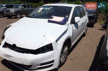 Хетчбек Volkswagen Golf 2017 в 