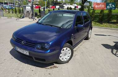 Хэтчбек Volkswagen Golf 2003 в 