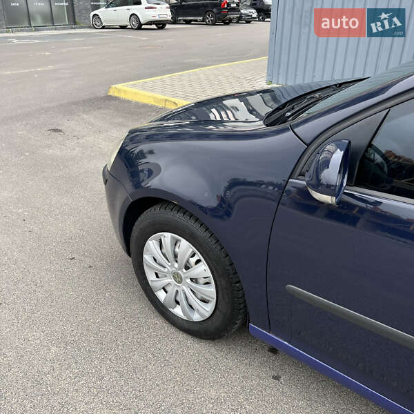 Хэтчбек Volkswagen Golf 2004 в Ужгороде
