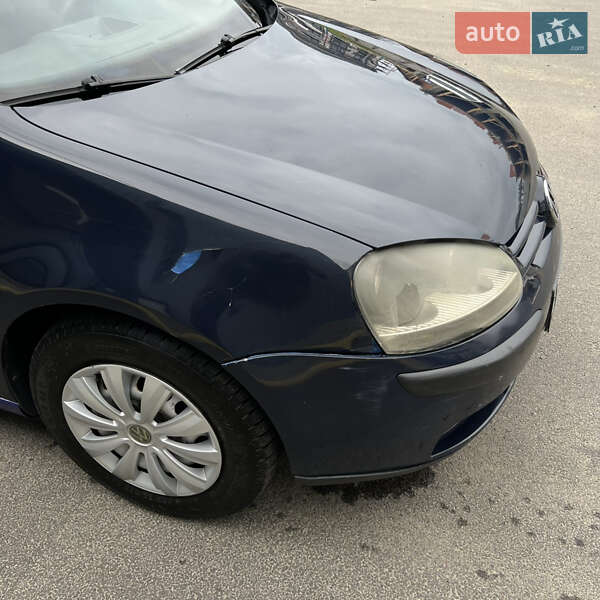 Хэтчбек Volkswagen Golf 2004 в Ужгороде