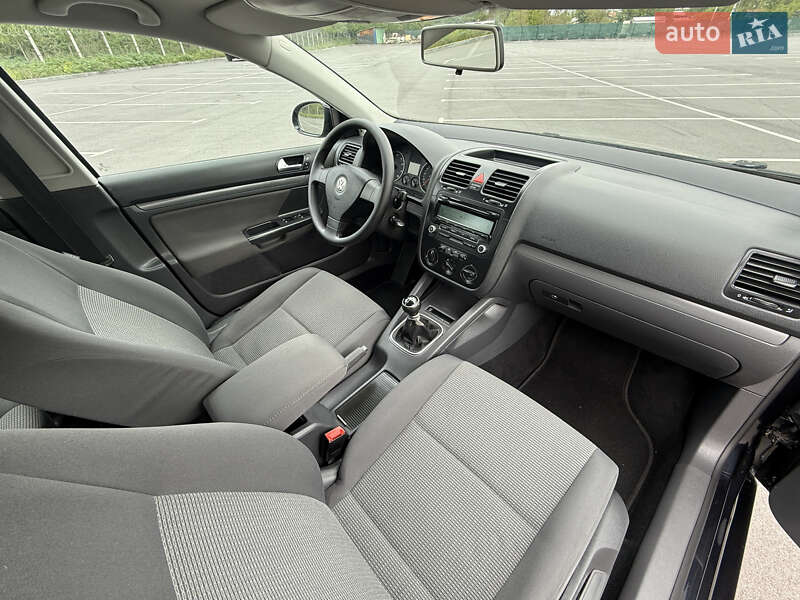 Універсал Volkswagen Golf 2009 в Вінниці