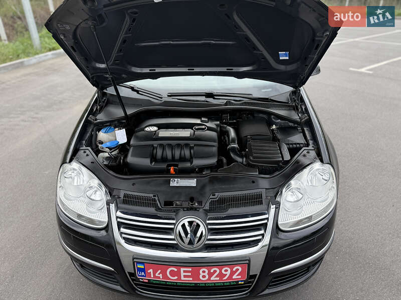 Універсал Volkswagen Golf 2009 в Вінниці