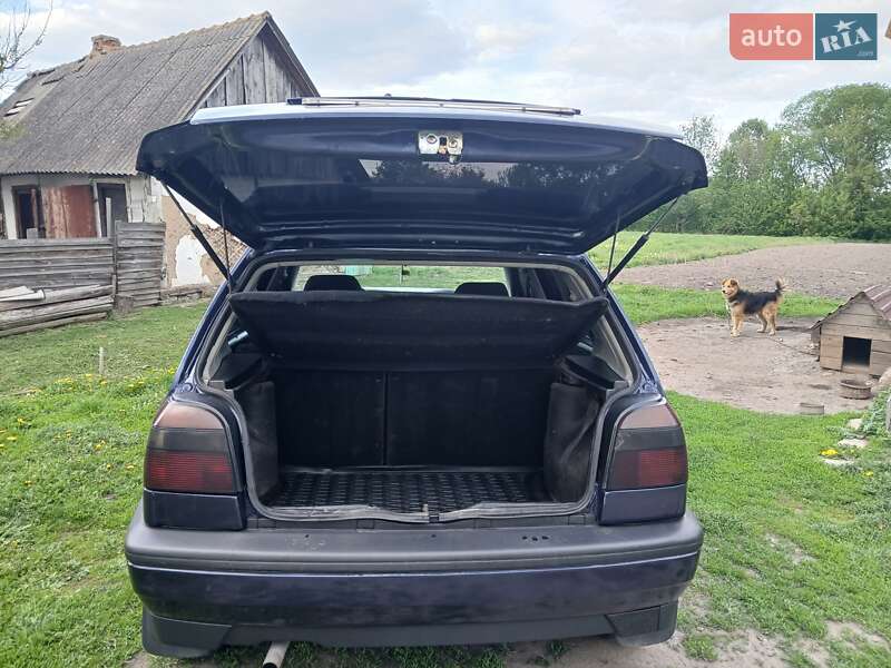 Хэтчбек Volkswagen Golf 1993 в 