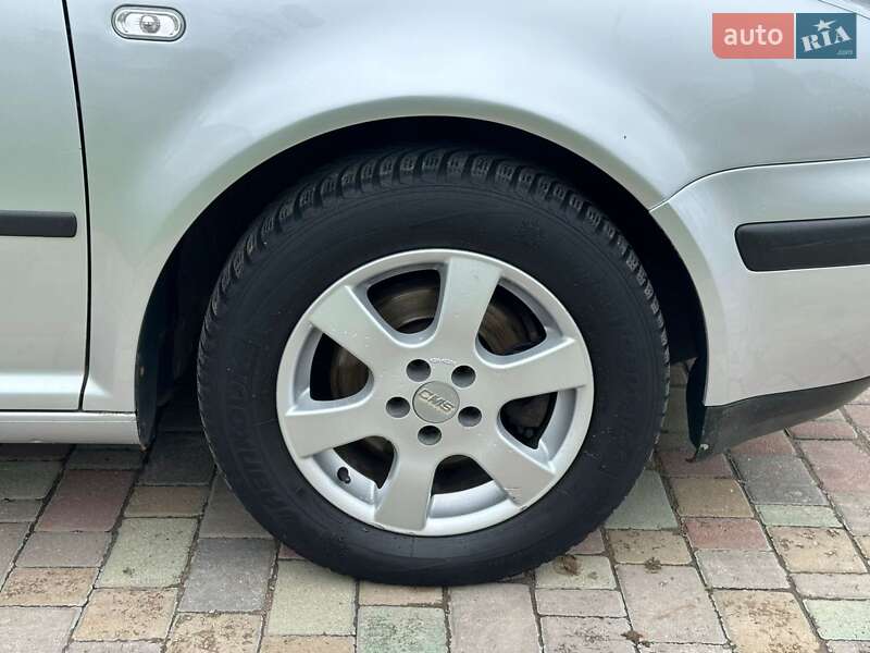 Универсал Volkswagen Golf 2003 в Бучаче