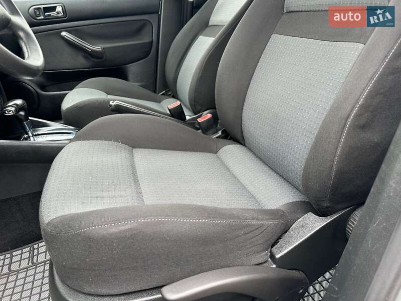 Универсал Volkswagen Golf 2003 в Бучаче