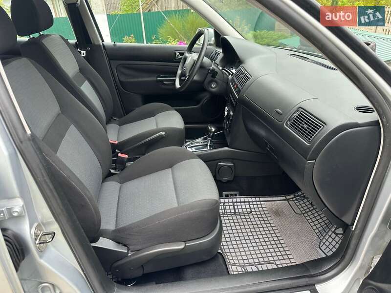 Универсал Volkswagen Golf 2003 в Бучаче