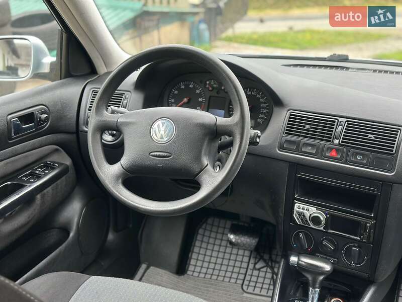 Универсал Volkswagen Golf 2003 в Бучаче