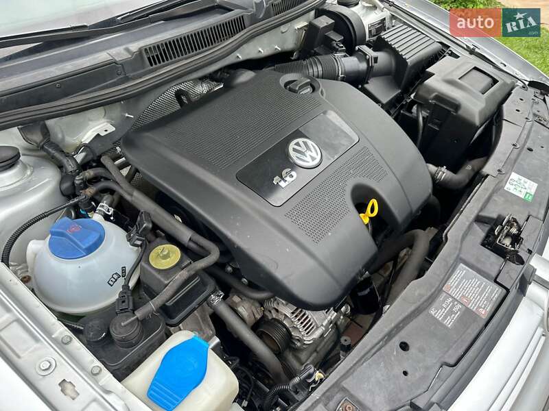 Универсал Volkswagen Golf 2003 в Бучаче