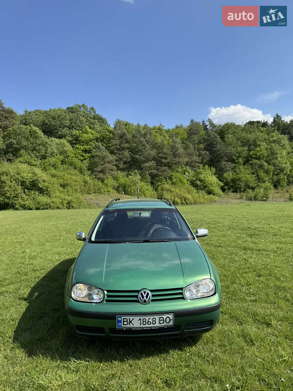 Універсал Volkswagen Golf 2001 в Рівному