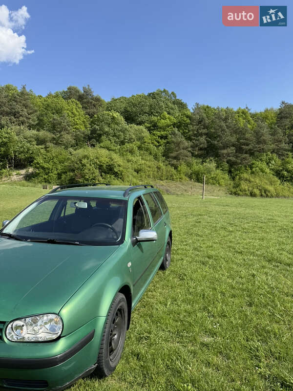 Універсал Volkswagen Golf 2001 в Рівному