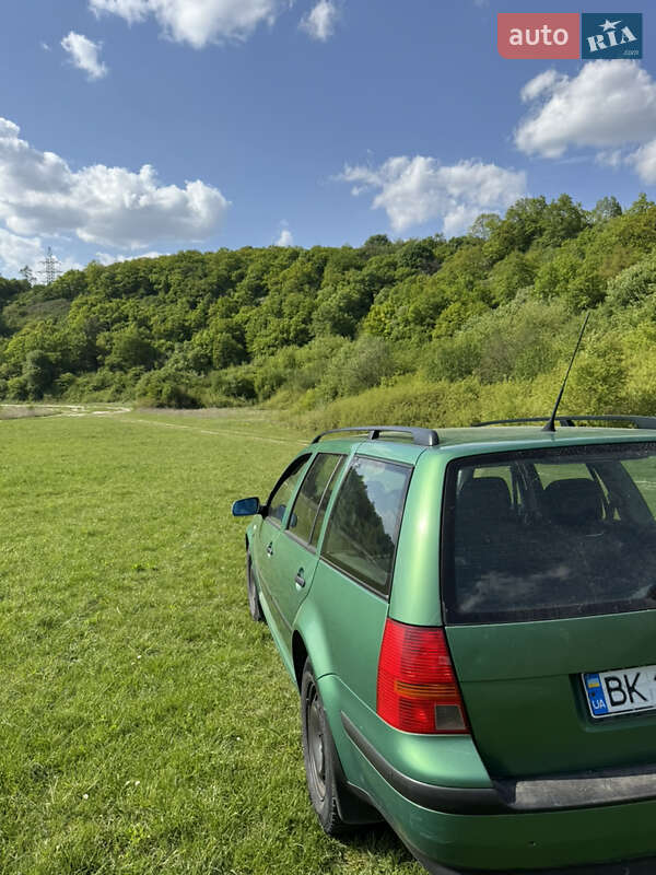 Універсал Volkswagen Golf 2001 в Рівному