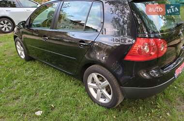 Хетчбек Volkswagen Golf 2006 в 