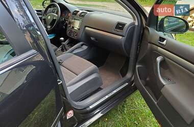 Хетчбек Volkswagen Golf 2006 в 
