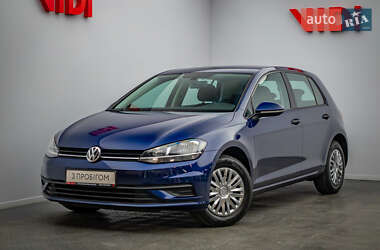 Хэтчбек Volkswagen Golf 2017 в Киеве