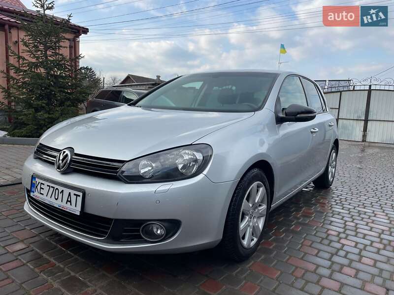 Хэтчбек Volkswagen Golf 2011 в 