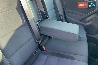 Хэтчбек Volkswagen Golf 2011 в 