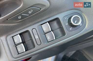 Хэтчбек Volkswagen Golf 2011 в 