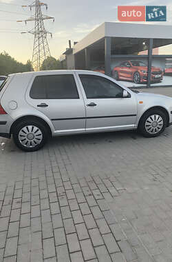 Хэтчбек Volkswagen Golf 1998 в 
