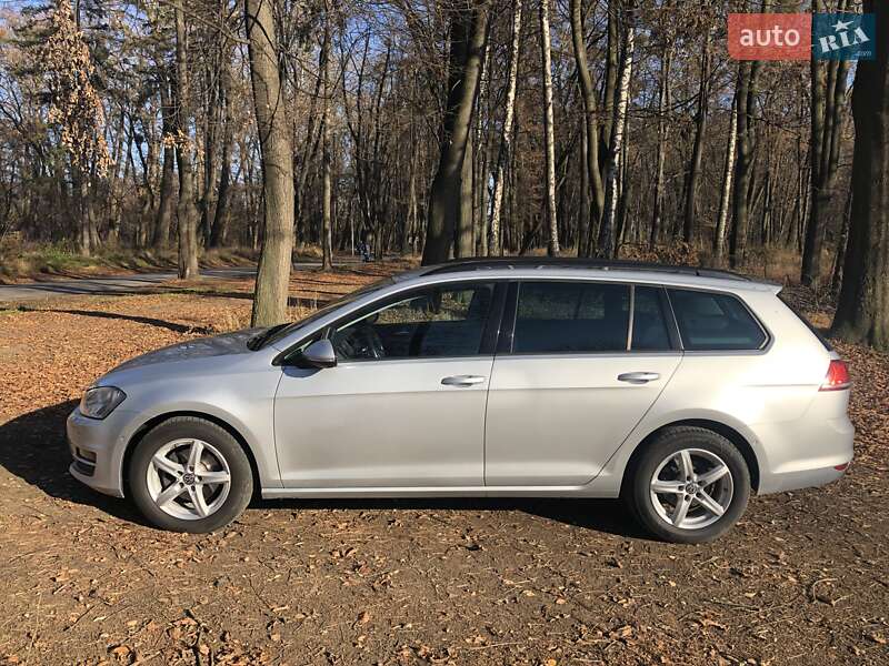 Універсал Volkswagen Golf 2013 в Чернівцях