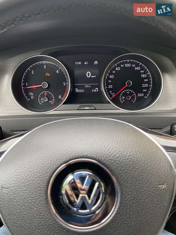 Універсал Volkswagen Golf 2013 в Чернівцях