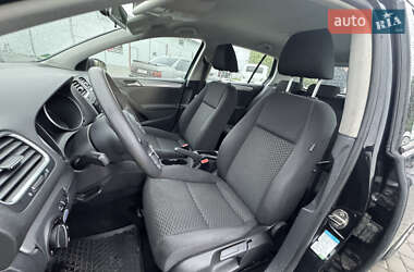 Хетчбек Volkswagen Golf 2011 в 