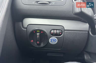 Хетчбек Volkswagen Golf 2011 в 