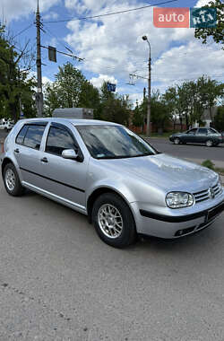 Хэтчбек Volkswagen Golf 2003 в 