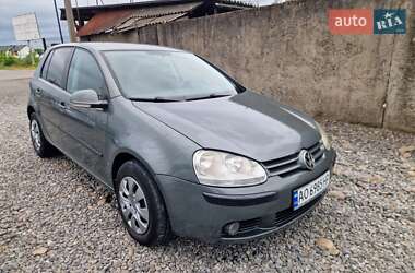 Хетчбек Volkswagen Golf 2005 в Хусті