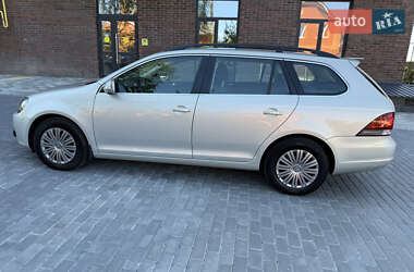 Універсал Volkswagen Golf 2010 в 