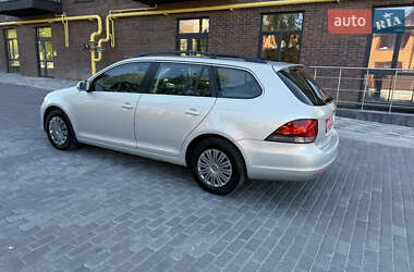 Універсал Volkswagen Golf 2010 в 