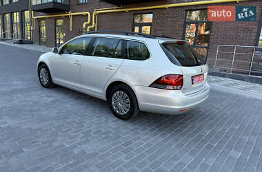 Універсал Volkswagen Golf 2010 в 