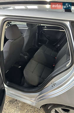 Універсал Volkswagen Golf 2010 в 